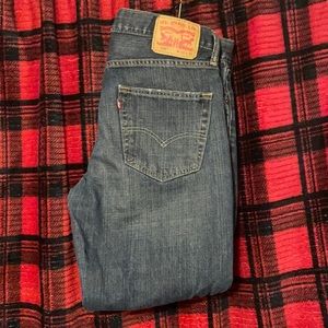 Levi’s jeans 559 33x32 relaxed slightly distressed